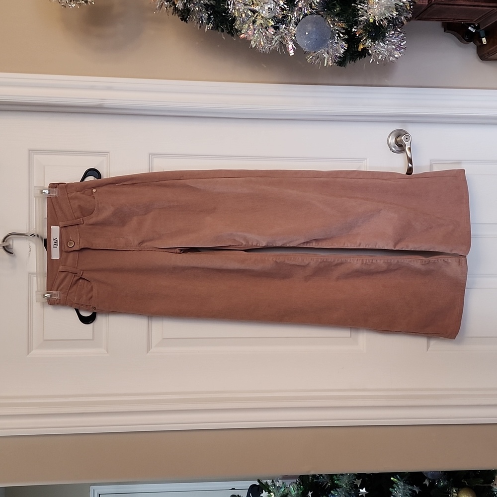 Doux Denim Collection. Pink Corduroy Pants. Size 3.‎ Perfect Condition. Luxury.